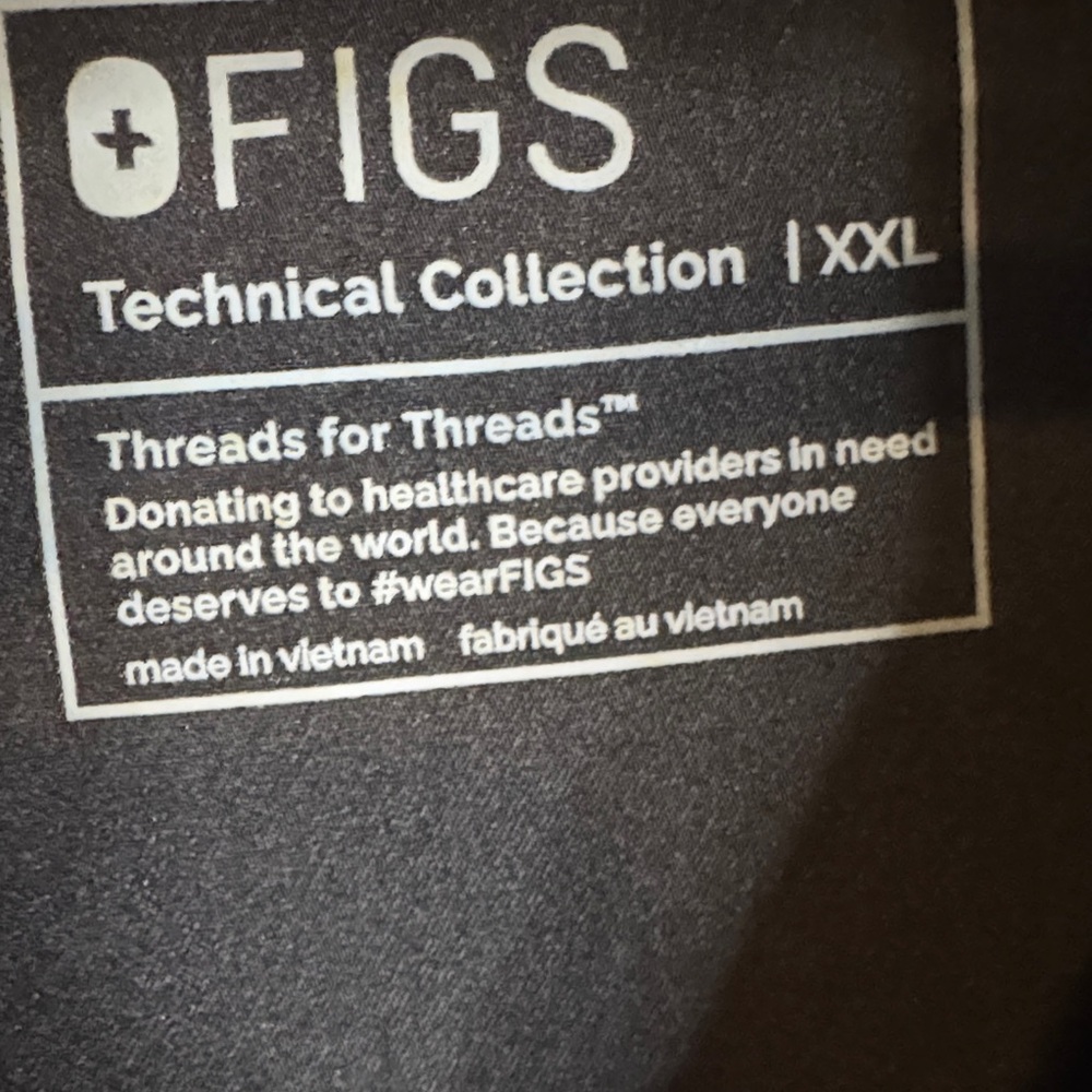 Figs Casma Three Pocket Scrub Top Black XXL - Picture 3 of 5